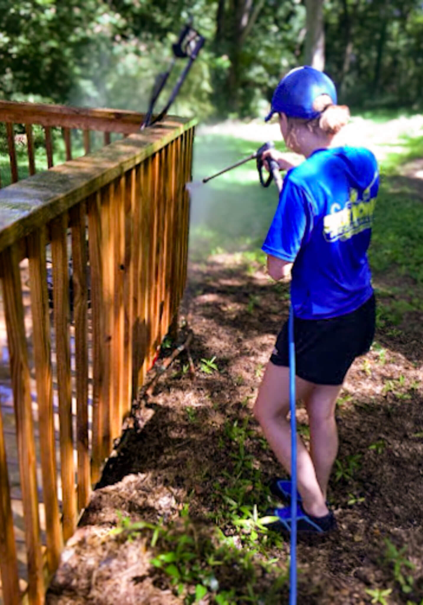 blue monkey deck pressure washing and deck stain and seal service