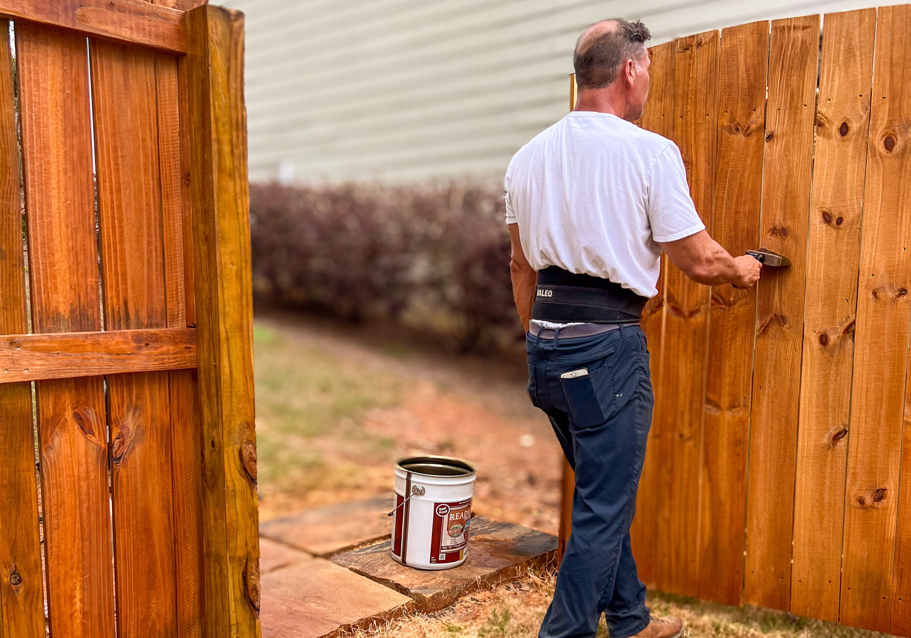 Expert FENCE Staining & Restoration Services