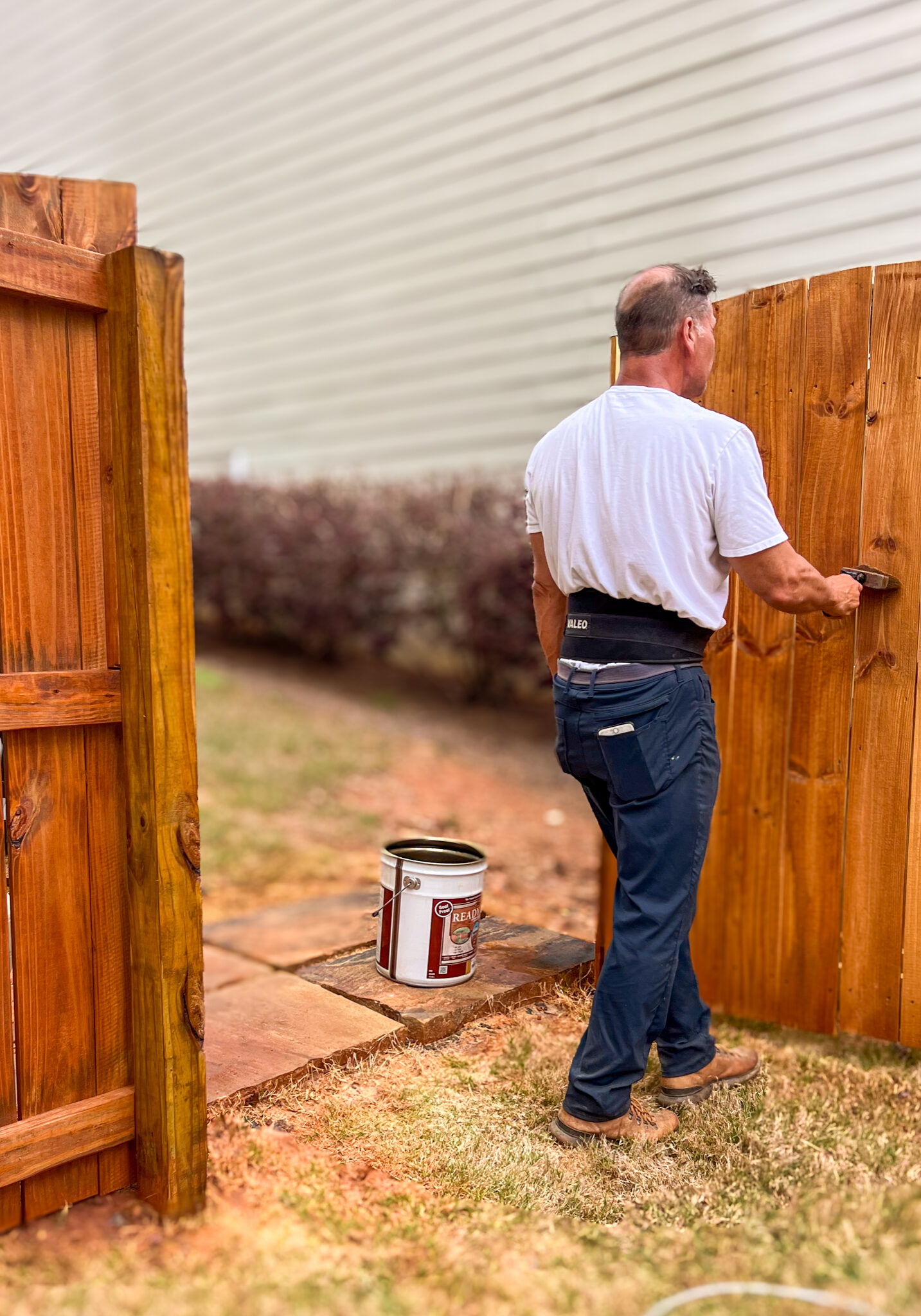 Expert FENCE Staining & Restoration Services
